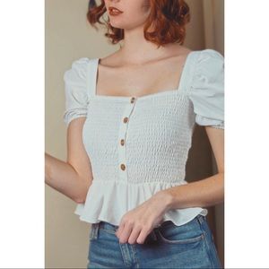 📌3/$22 NWOT White Peplum Blouse with Buttons 🌻